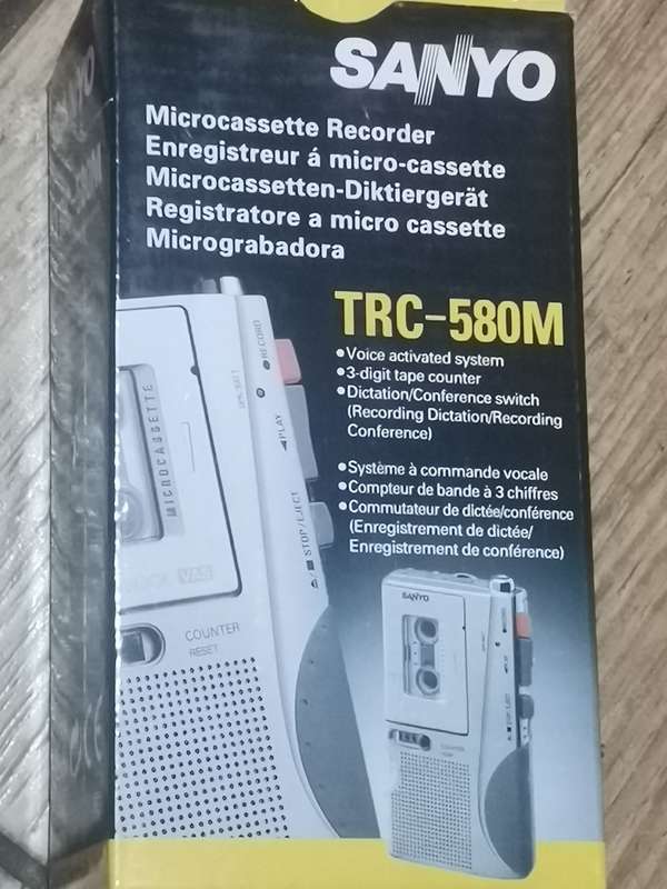 VINTAGE SANYO MICROCASETTE RECORDER WITH BOX AND ACCESSORIES