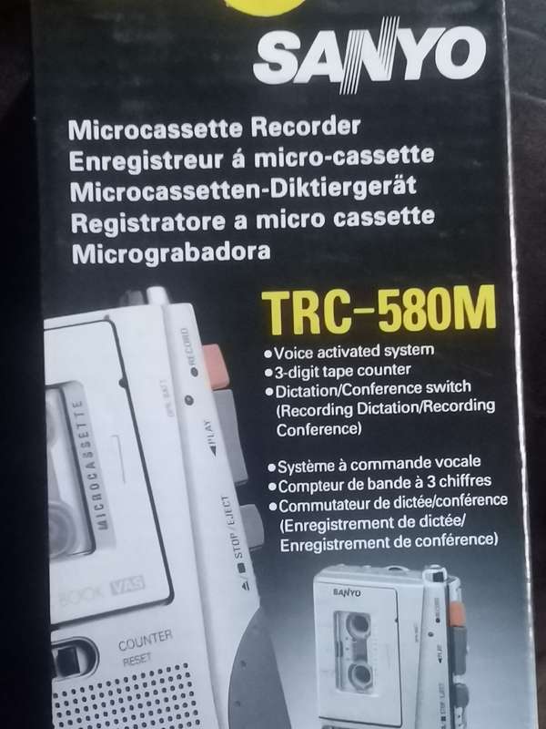 VINTAGE SANYO MICROCASETTE RECORDER WITH BOX AND ACCESSORIES