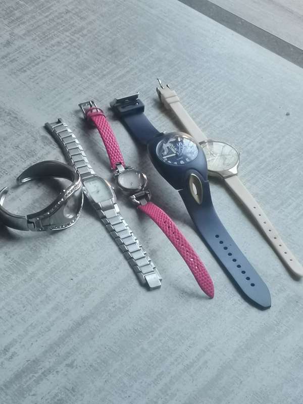 5 x LADIES WATCHES INCL GUESS AND OAKLEY - ALL WORKING - BIDDING FOR ALL 5