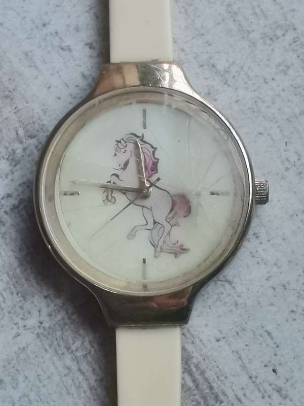 5 x LADIES WATCHES INCL GUESS AND OAKLEY - ALL WORKING - BIDDING FOR ALL 5