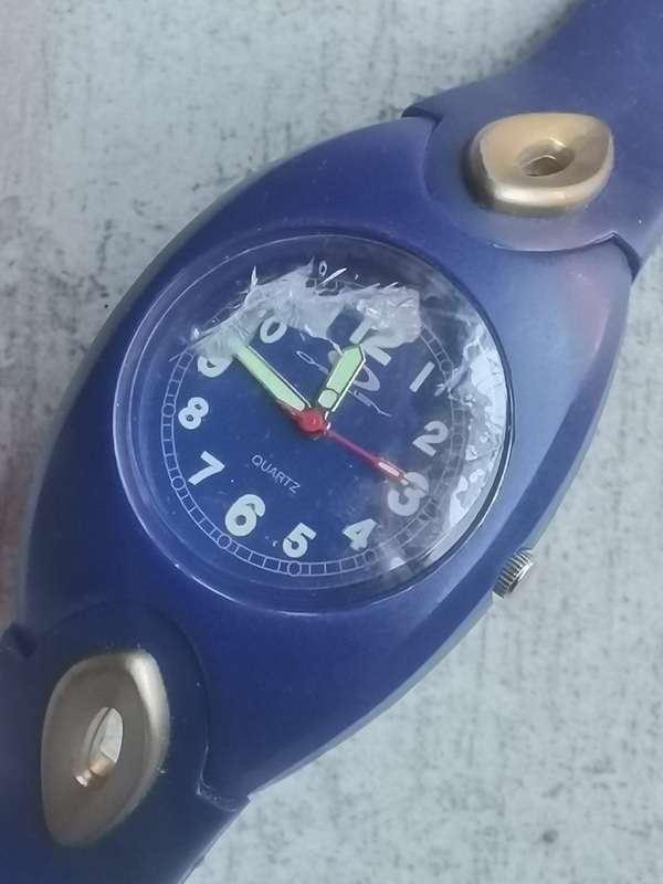 5 x LADIES WATCHES INCL GUESS AND OAKLEY - ALL WORKING - BIDDING FOR ALL 5