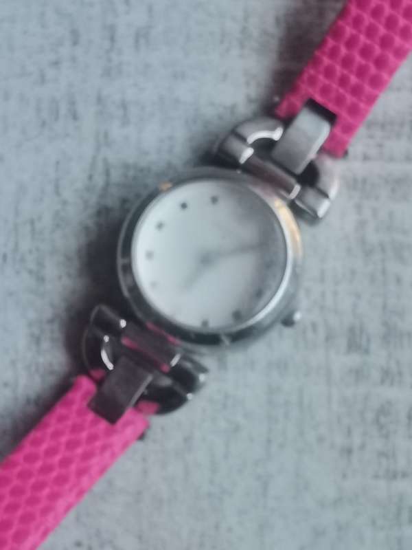 5 x LADIES WATCHES INCL GUESS AND OAKLEY - ALL WORKING - BIDDING FOR ALL 5