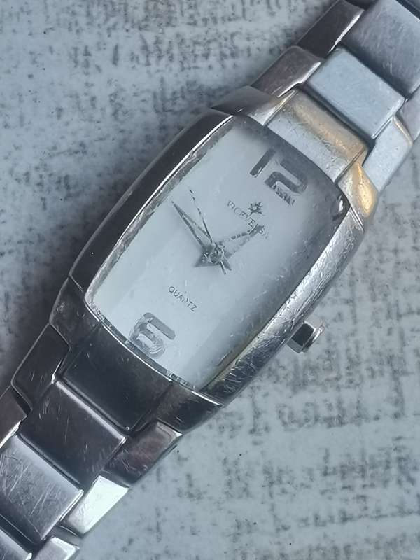 5 x LADIES WATCHES INCL GUESS AND OAKLEY - ALL WORKING - BIDDING FOR ALL 5