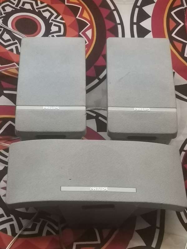 PHILIPS HTS3300 DVD HOME THEATRE SYSTEM