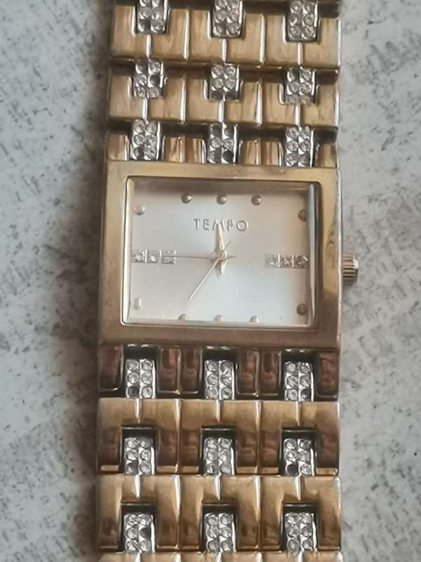 STUNNING TEMPO LADIES GOLD PLATED WATCH IN EXCELLENT WORKING CONDITION