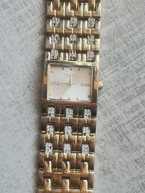STUNNING TEMPO LADIES GOLD PLATED WATCH IN EXCELLENT WORKING CONDITION