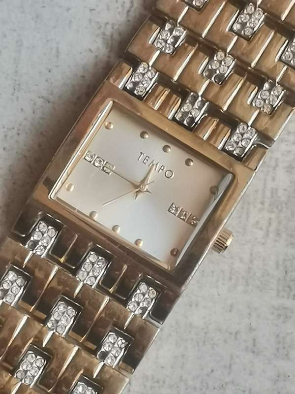 STUNNING TEMPO LADIES GOLD PLATED WATCH IN EXCELLENT WORKING CONDITION