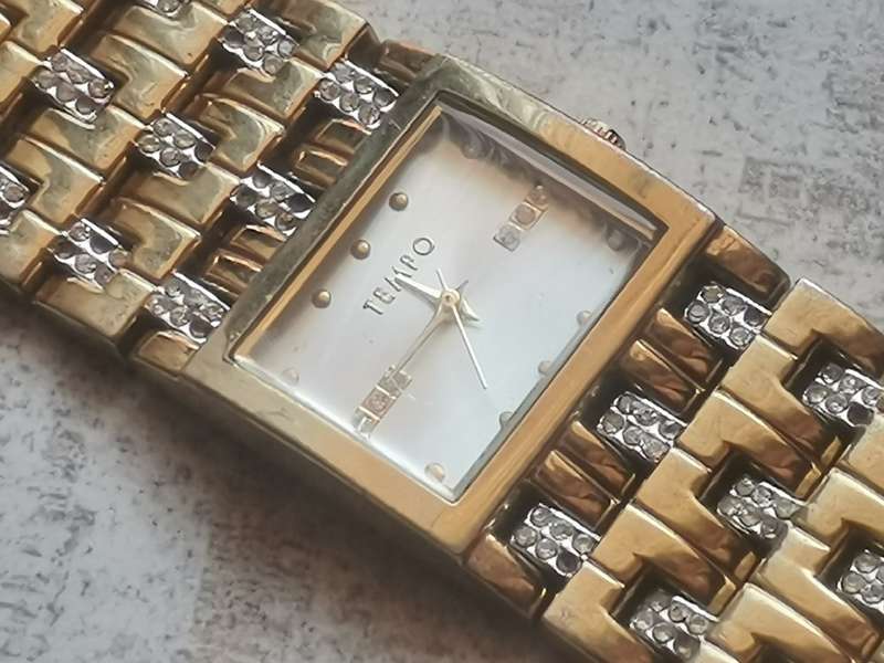 STUNNING TEMPO LADIES GOLD PLATED WATCH IN EXCELLENT WORKING CONDITION