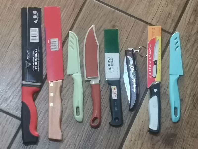 NEW SET OF 7 KITCHEN KNIVES PLUS POCKET KNIFE - BIDDING FOR ALL