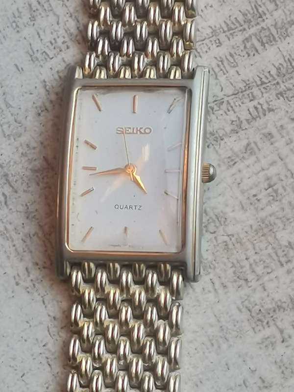 VINTAGE MENS SEIKO TANK WATCH IN EXCELLENT WORKING CONDITION