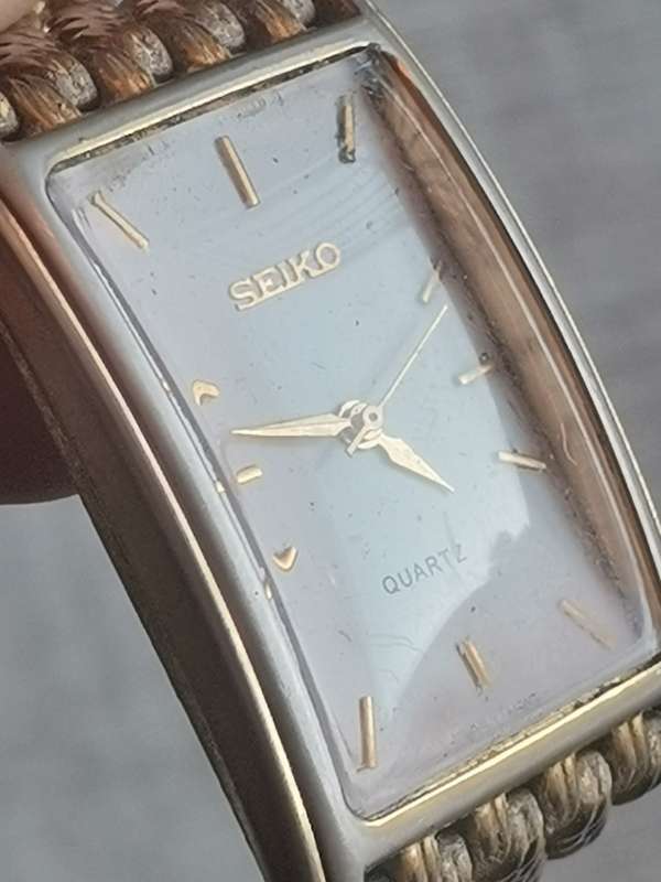 VINTAGE MENS SEIKO TANK WATCH IN EXCELLENT WORKING CONDITION