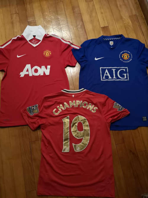 Mancherster United 4 Jersey Bundle (3 Medium + 1 Large)