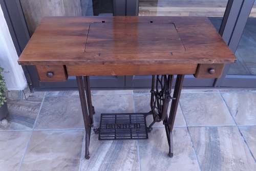 Singer table