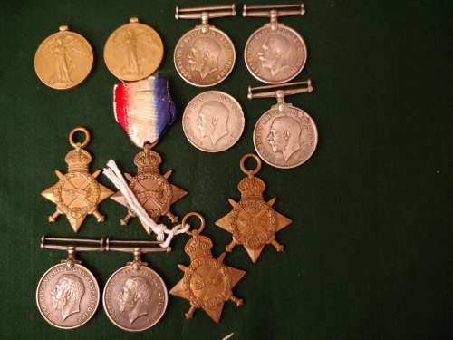 A bunch of war medals WW1