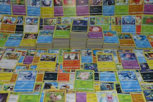 Lot of 100+ Pokemon Cards