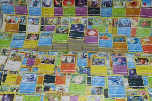 Lot of 100+ Pokemon Cards