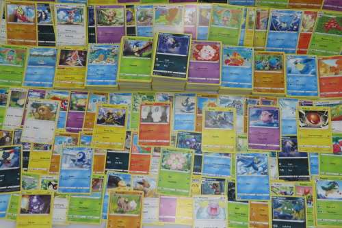 Lot of 100+ Pokemon Cards