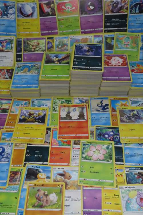 Lot of 100+ Pokemon Cards