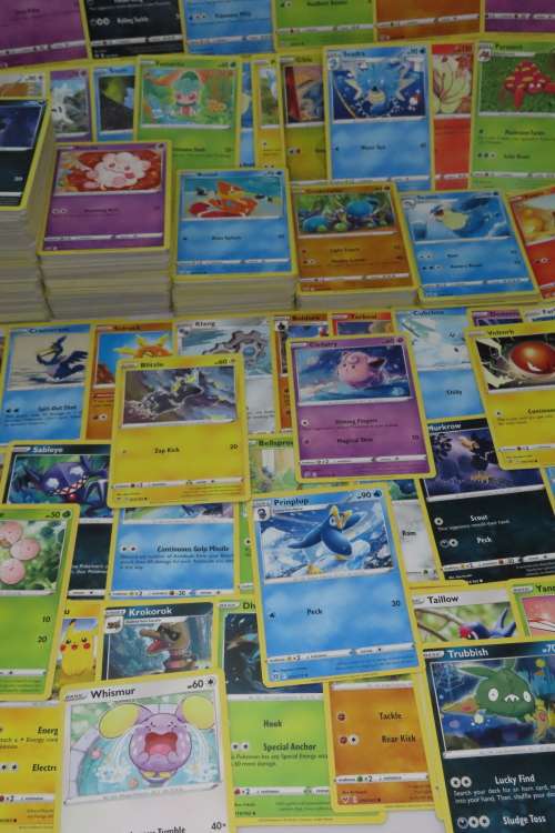 Lot of 100+ Pokemon Cards