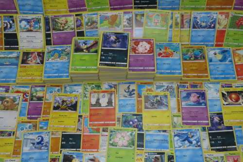 Lot of 100+ Pokemon Cards