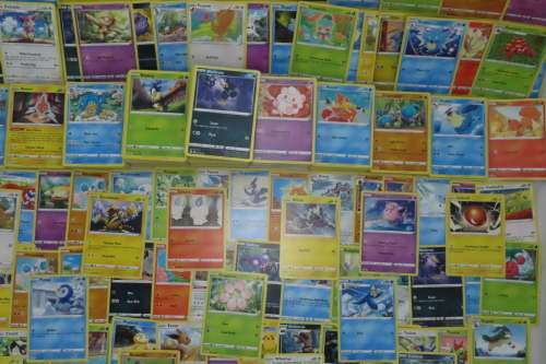 Lot of 100+ Pokemon Cards