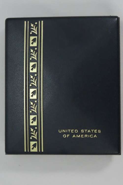 United States Army Achievement Medal Decoration Set, in original box with Ribbon and Bar, USA