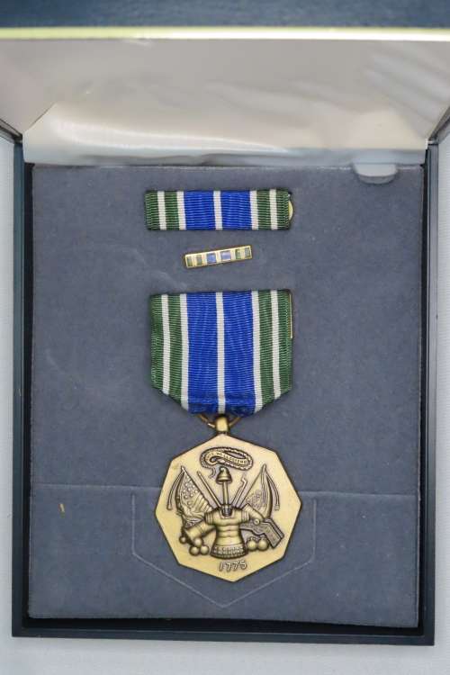 United States Army Achievement Medal Decoration Set, in original box with Ribbon and Bar, USA