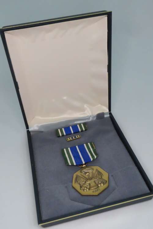 United States Army Achievement Medal Decoration Set, in original box with Ribbon and Bar, USA