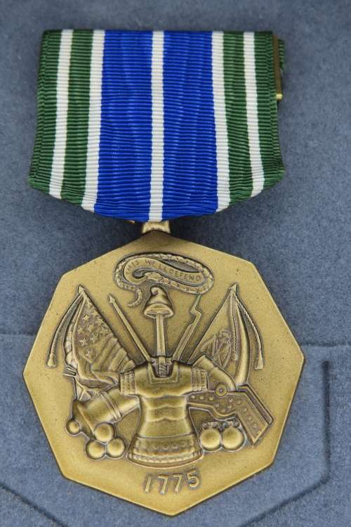 United States Army Achievement Medal Decoration Set, in original box with Ribbon and Bar, USA