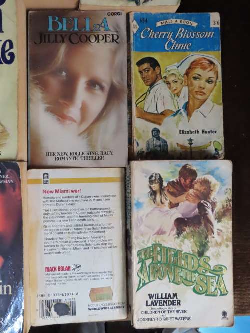 Lot of 11 Romance Novels