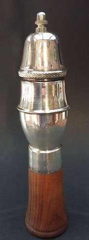 Stunning Silver Plated pepper Grinder on Wooden Base - made in Italy