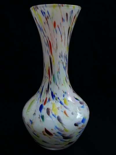 Exquisite - Stunning Glass Vase with multi colours - Perfect Condition