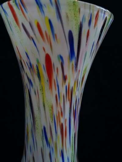 Exquisite - Stunning Glass Vase with multi colours - Perfect Condition
