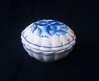 Blue & White trinket pot with flared edges and gilt detail.  In perfect condition