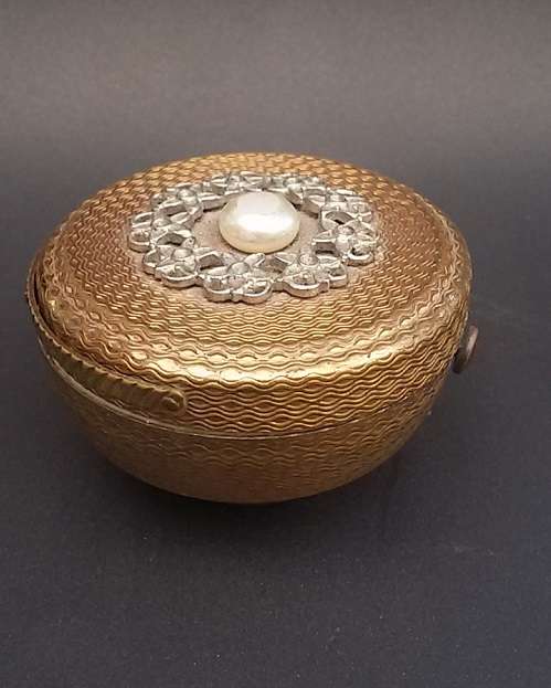 Beautiful  vintage compact  - basket shape with handle and metal design and mirror
