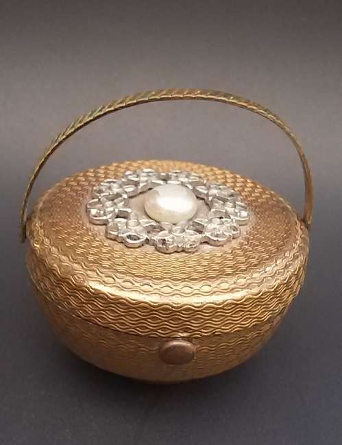 Beautiful  vintage compact  - basket shape with handle and metal design and mirror