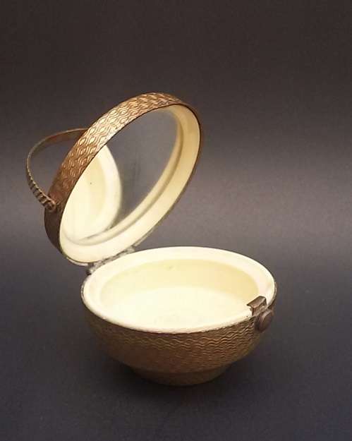 Beautiful  vintage compact  - basket shape with handle and metal design and mirror