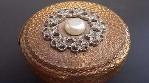 Beautiful  vintage compact  - basket shape with handle and metal design and mirror