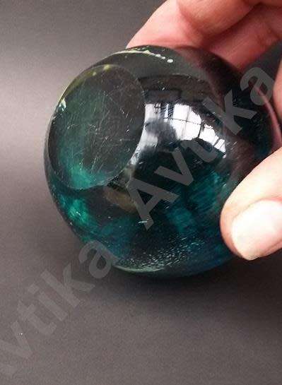 Stunning paperweight in perfect condition