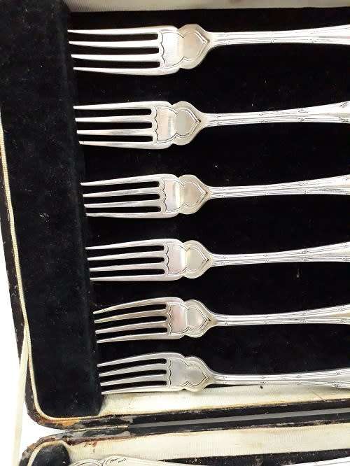 Stunning plated Fish Knives and Forks in original case