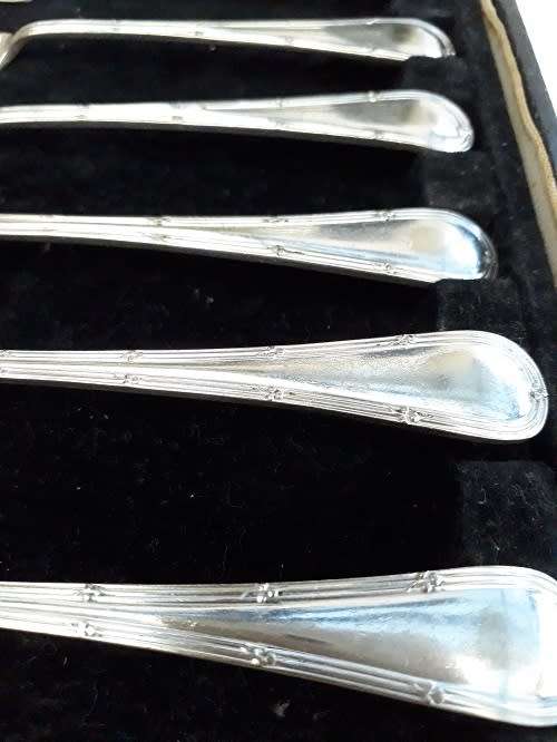 Stunning plated Fish Knives and Forks in original case