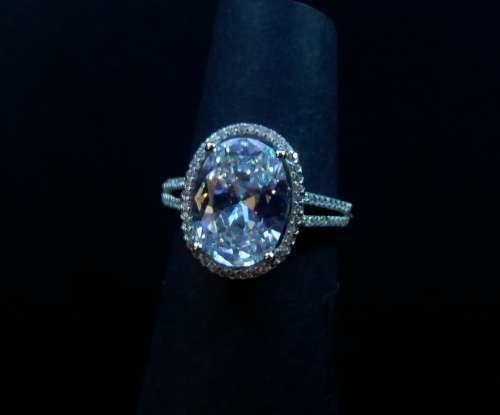 Amazing 6 carat Oval cut Split Shank Simulated Diamond Halo Ring. Size 6