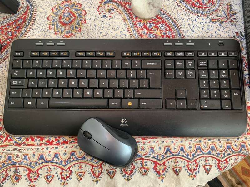 Logitech MK520 Wireless Keyboard and Mouse Combo