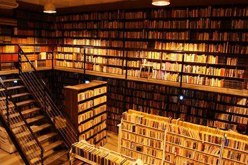 Price reduced! Clear-out Sale Entire bookshop  20000+ books, including shelves and many extras