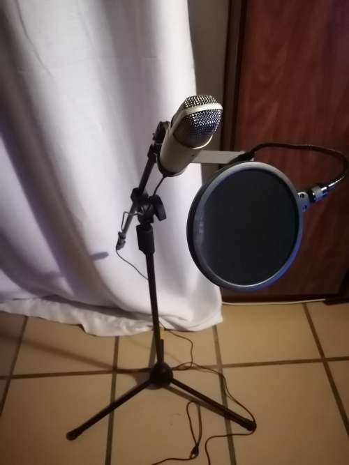 USB condenser microphone, pop filter and microphone stand