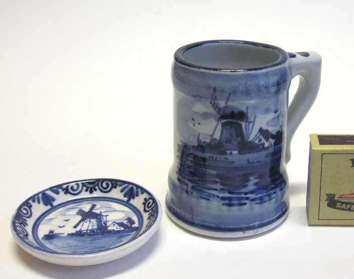 2 small Delft items - miniature plate and miniature beer mug - Blue & White