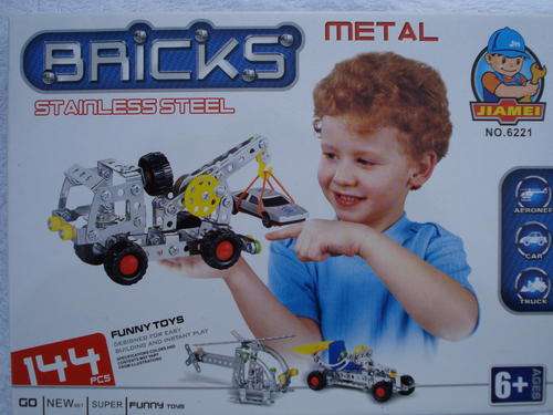 Meccano Style Tow Truck!! 144 pcs!!