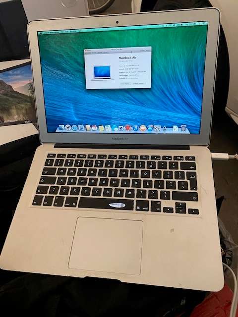 Apple MacBook Air 13" - 1.3GHz Core i5 - 4GB - 128GB SSD - MID 2013