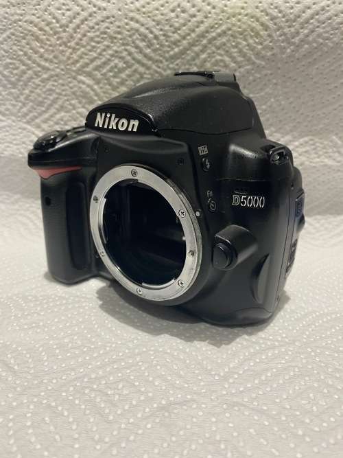 ***Nikon D5000 SLR Camera ***Battery ***Please Read