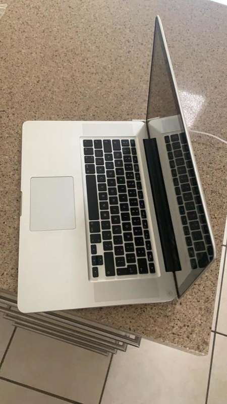 MacBook Pro (15-inch, Early 2011)` - 2GHz Core i7 - 8GB - 500GB (Re-Listed due to Time Waster)
